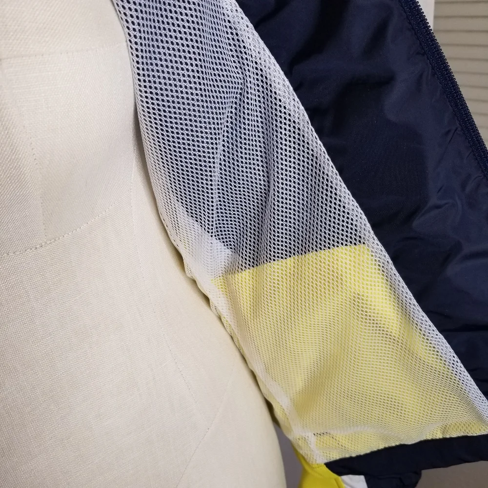 Nike Woman’s Windbreaker. Size Large, 12-14 - Picture 11 of 12